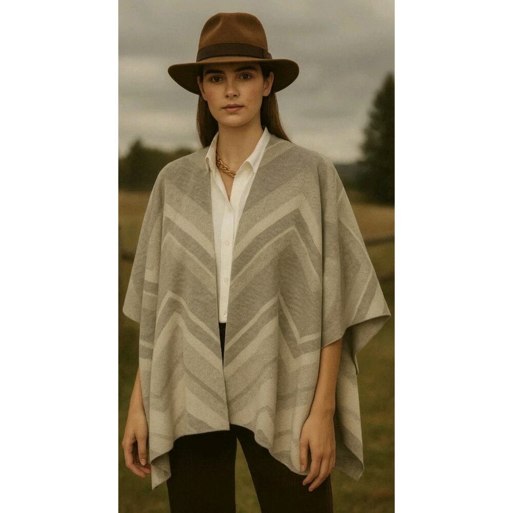 KAREN MILLEN Grey And White Chevron Wool-Blend Cape XS/S Bnwt KZ005